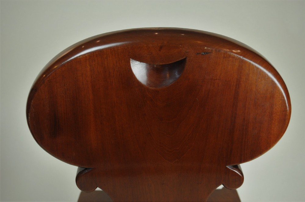 Fine quality pair of shell-back Hall Chairs attributed to Gillows View III
