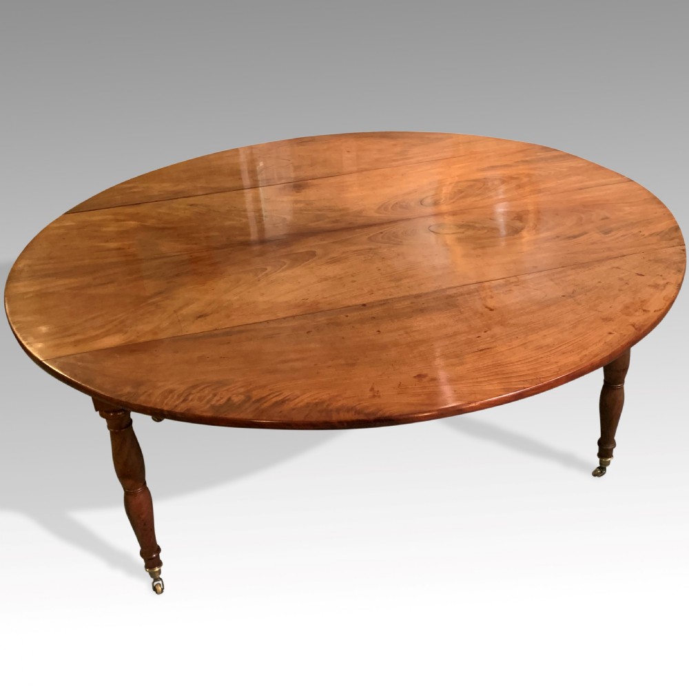 Large Pale fruitwood circular Dining Table 