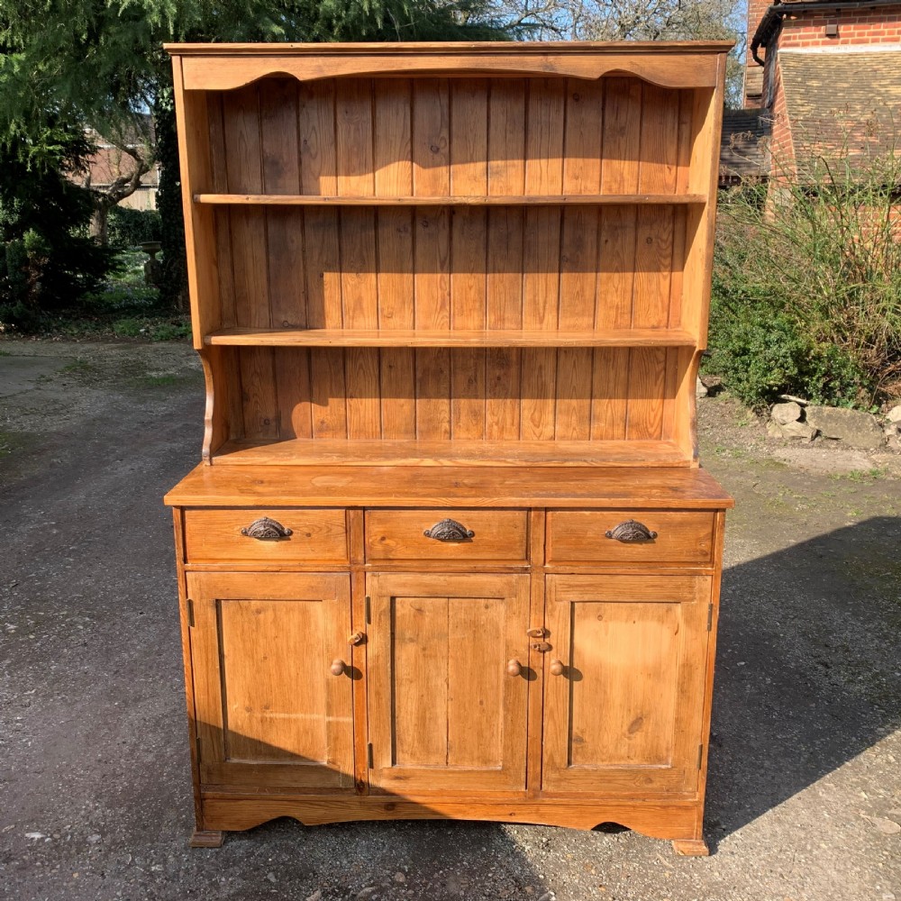 Victorian pine dresser View III