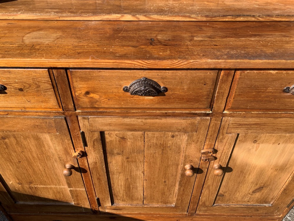 Victorian pine dresser View IV