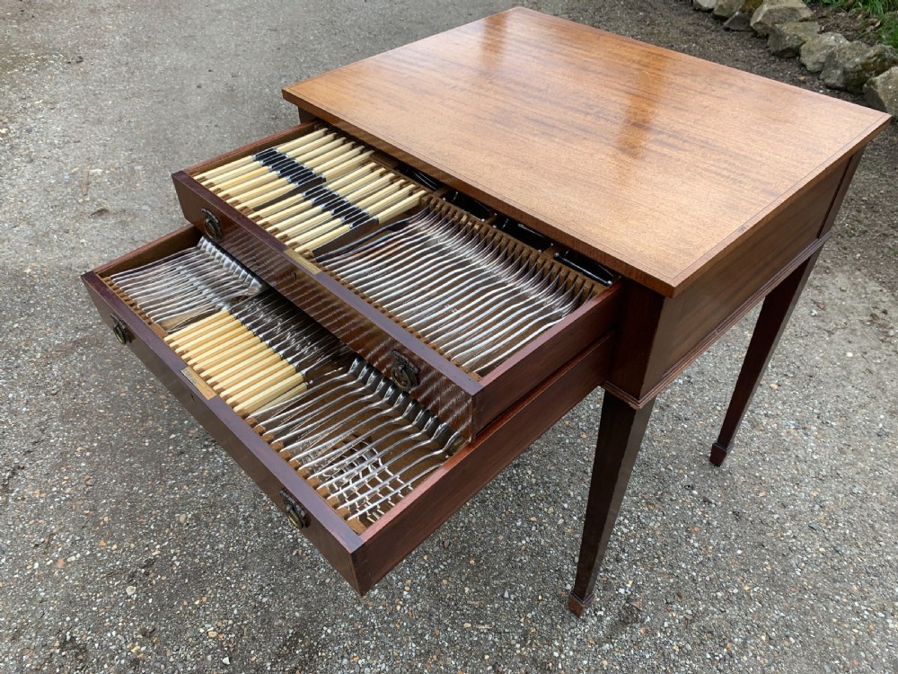 Cutlery canteen table