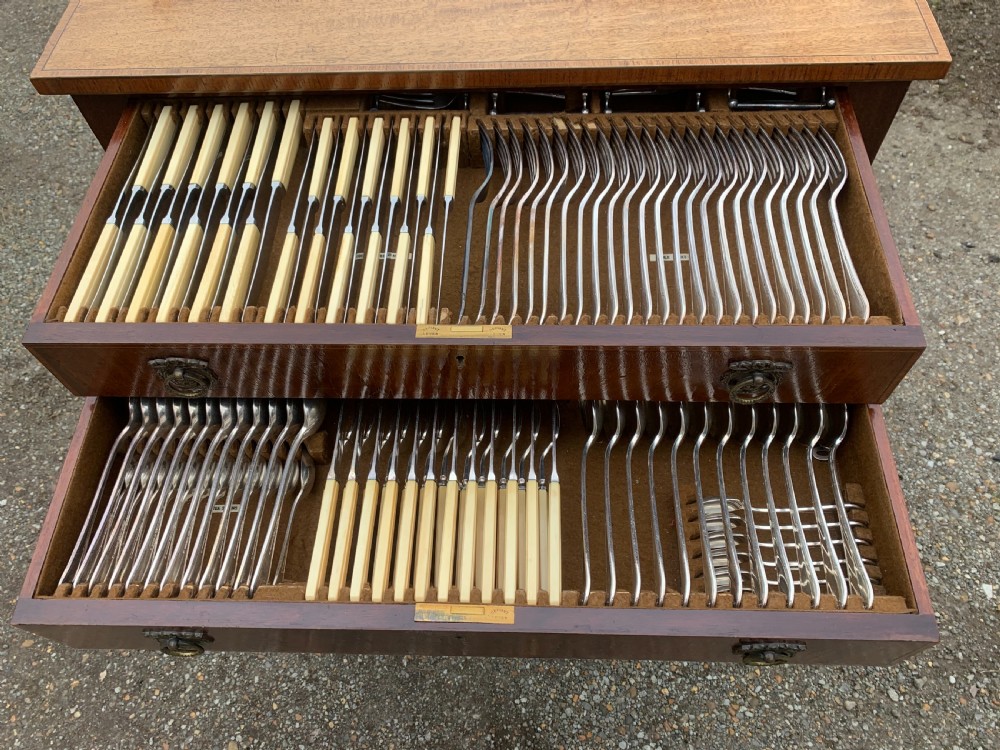 Cutlery canteen table View II