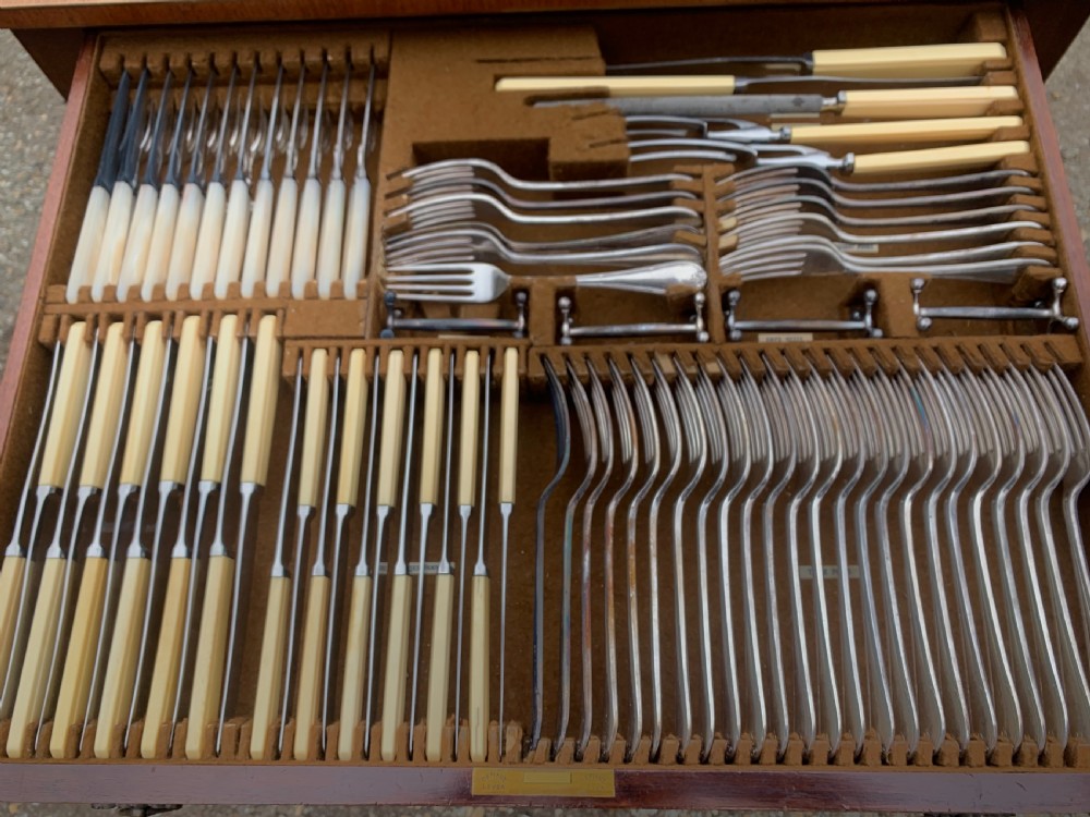 Cutlery canteen table View VI