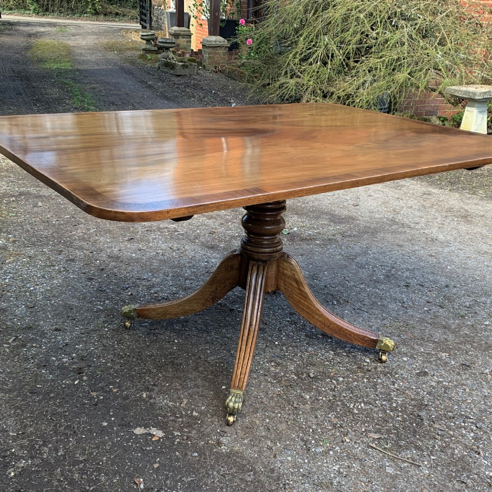 Georgian mahogany breakfast table