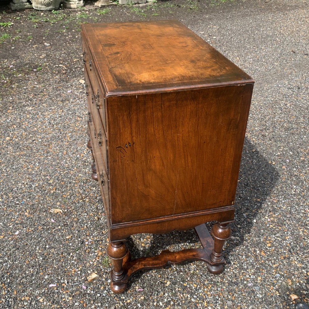 Small walnut chest of drawers View IV