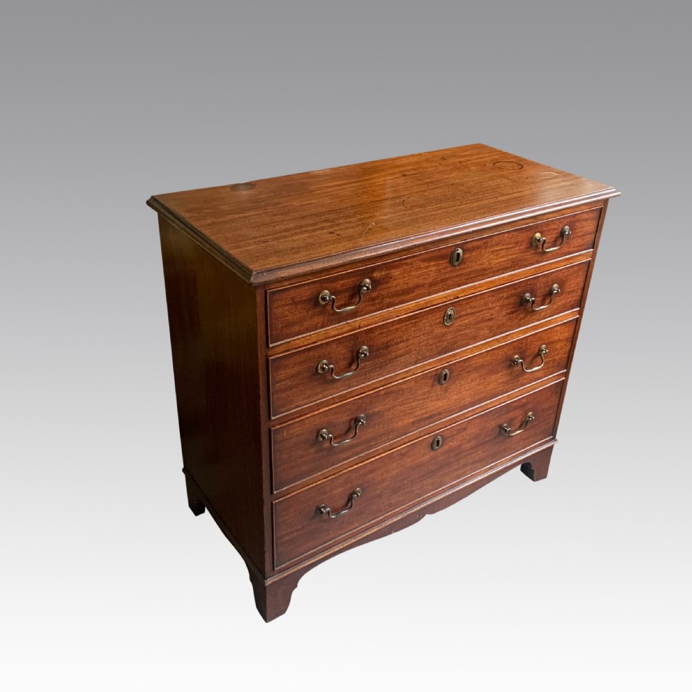 Small Georgian mahogany chest of drawers 