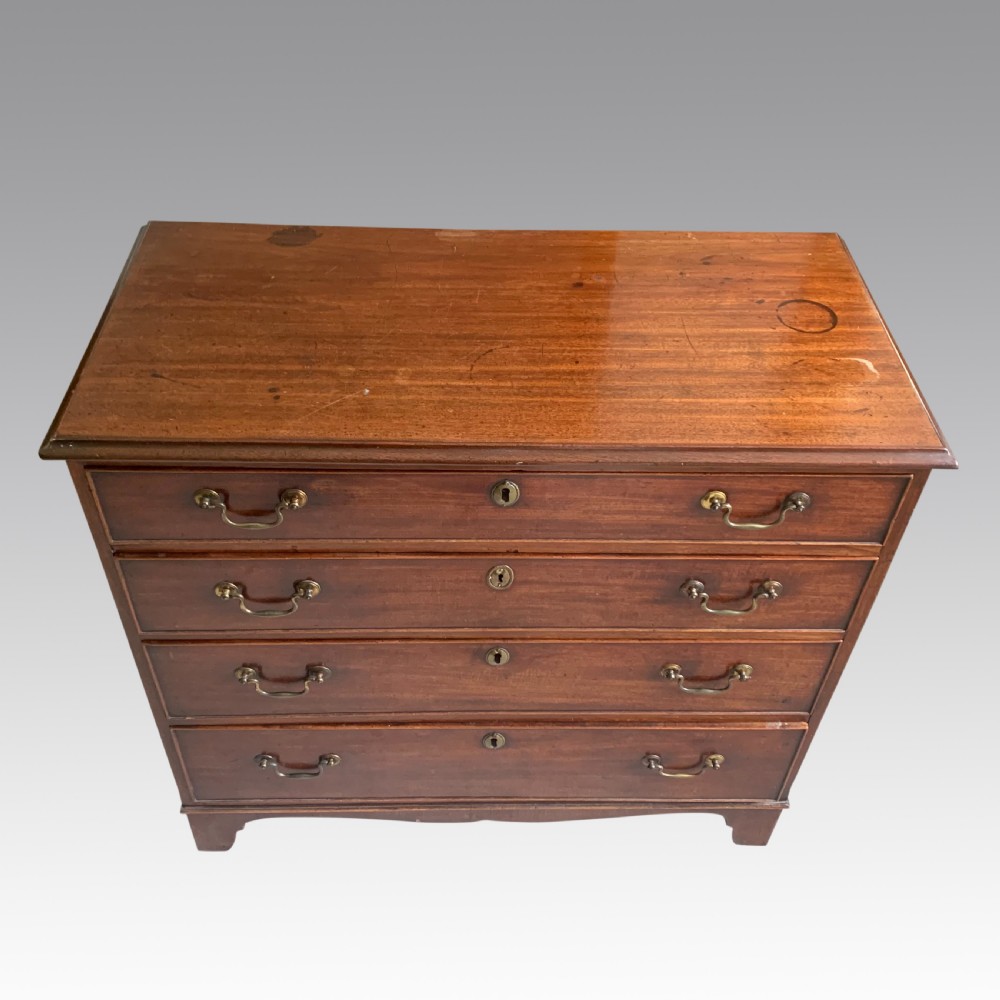 Small Georgian mahogany chest of drawers  View IV