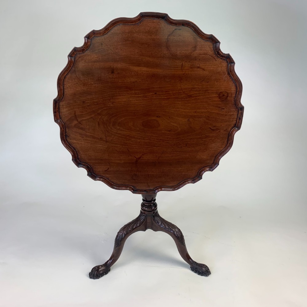 Georgian mahogany carved tripod table with piecrust top
