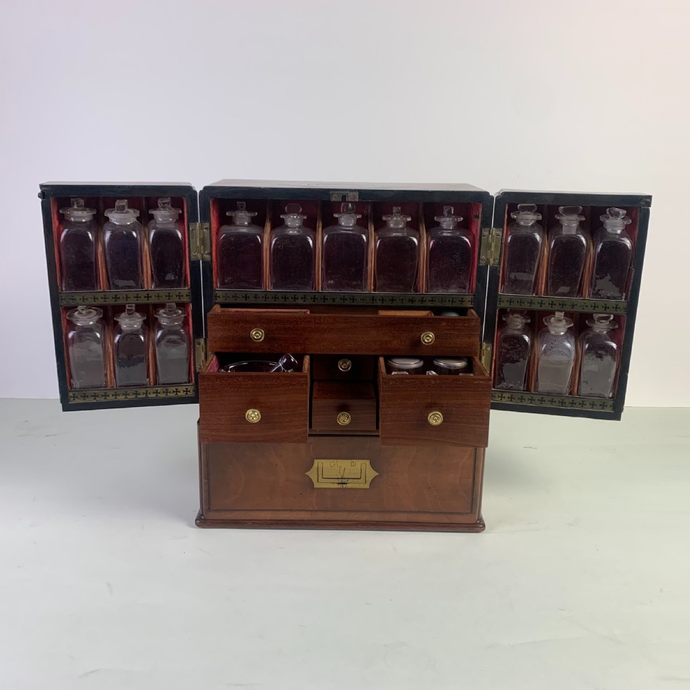 Early 19th century Physician's Apothecary/Medecine Box View III