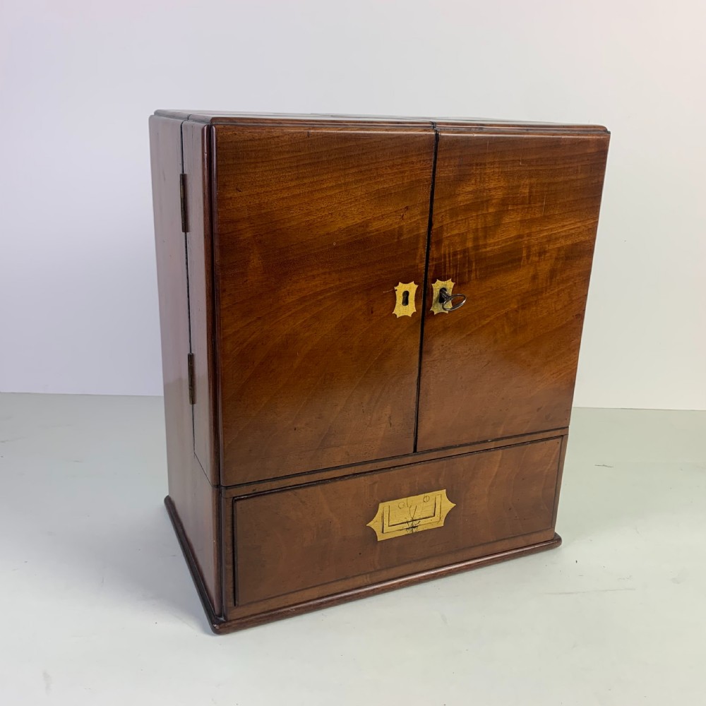 Early 19th century Physician's Apothecary/Medecine Box View IV
