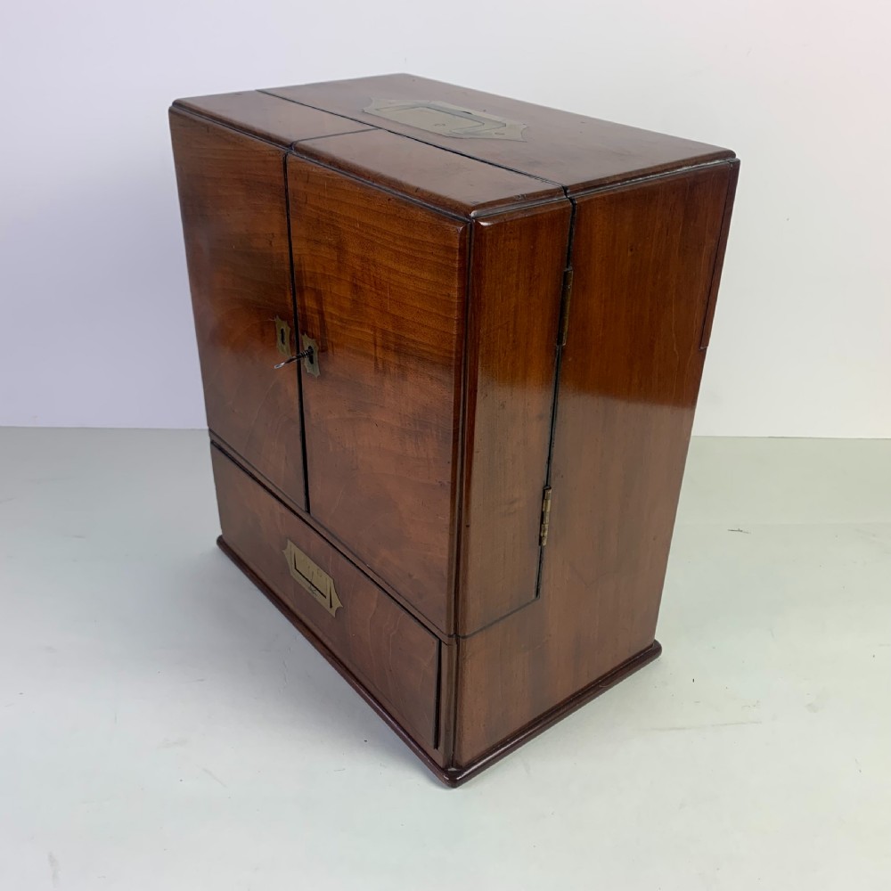 Early 19th century Physician's Apothecary/Medecine Box View VI