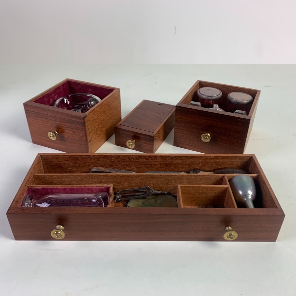 Early 19th century Physician's Apothecary/Medecine Box View XI