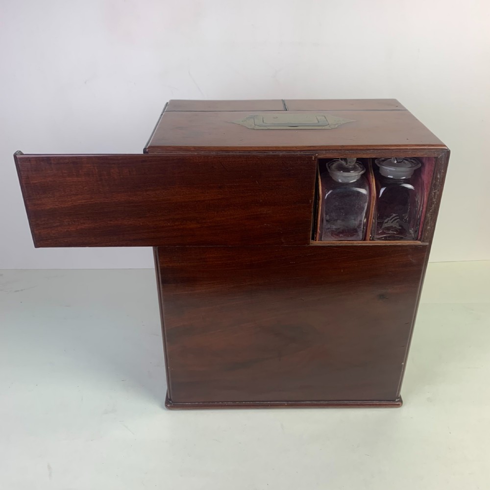 Early 19th century Physician's Apothecary/Medecine Box View XII