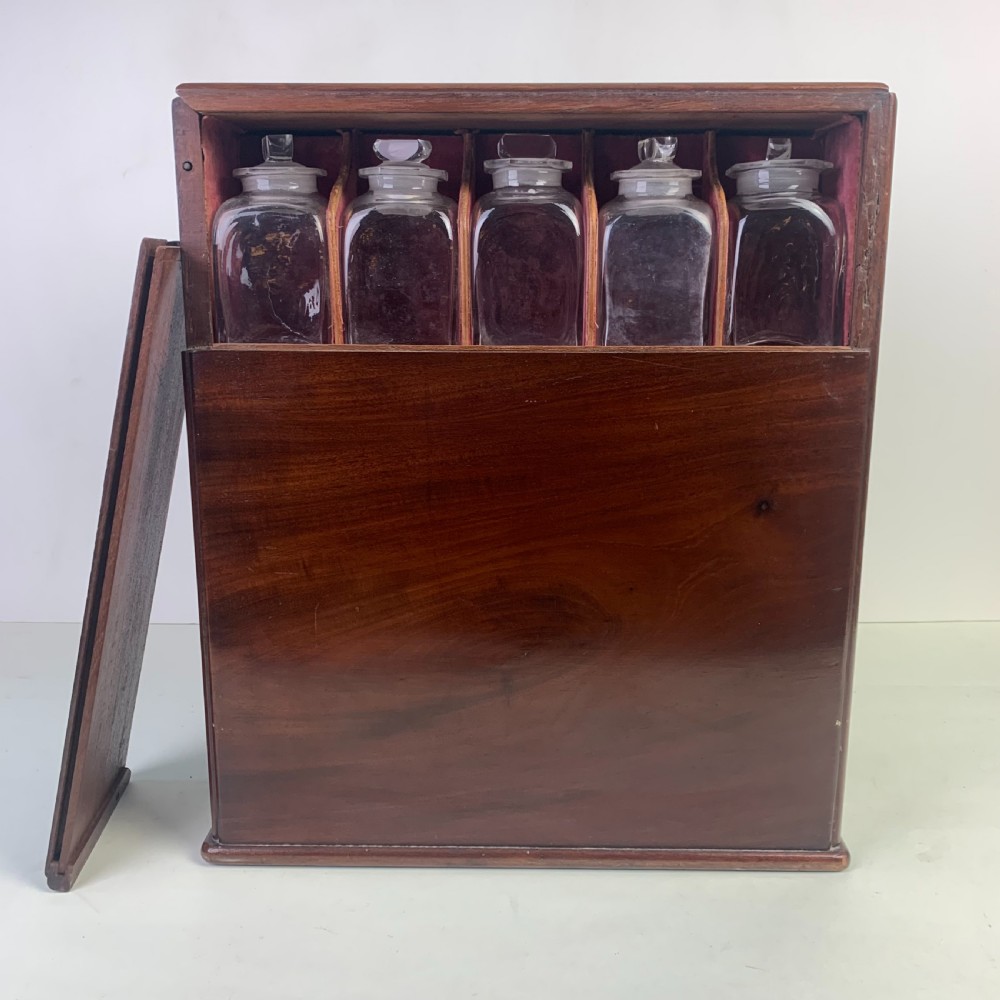 Early 19th century Physician's Apothecary/Medecine Box View XIII