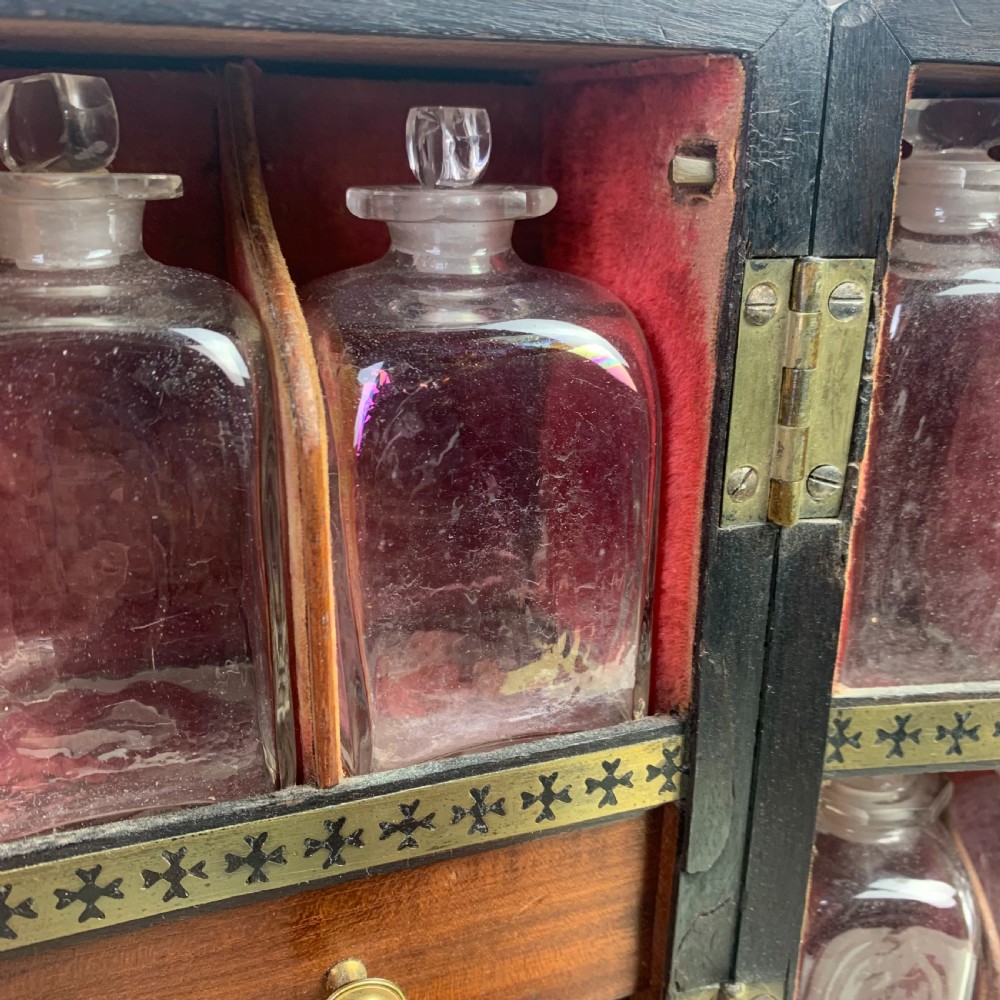 Early 19th century Physician's Apothecary/Medecine Box View XIV