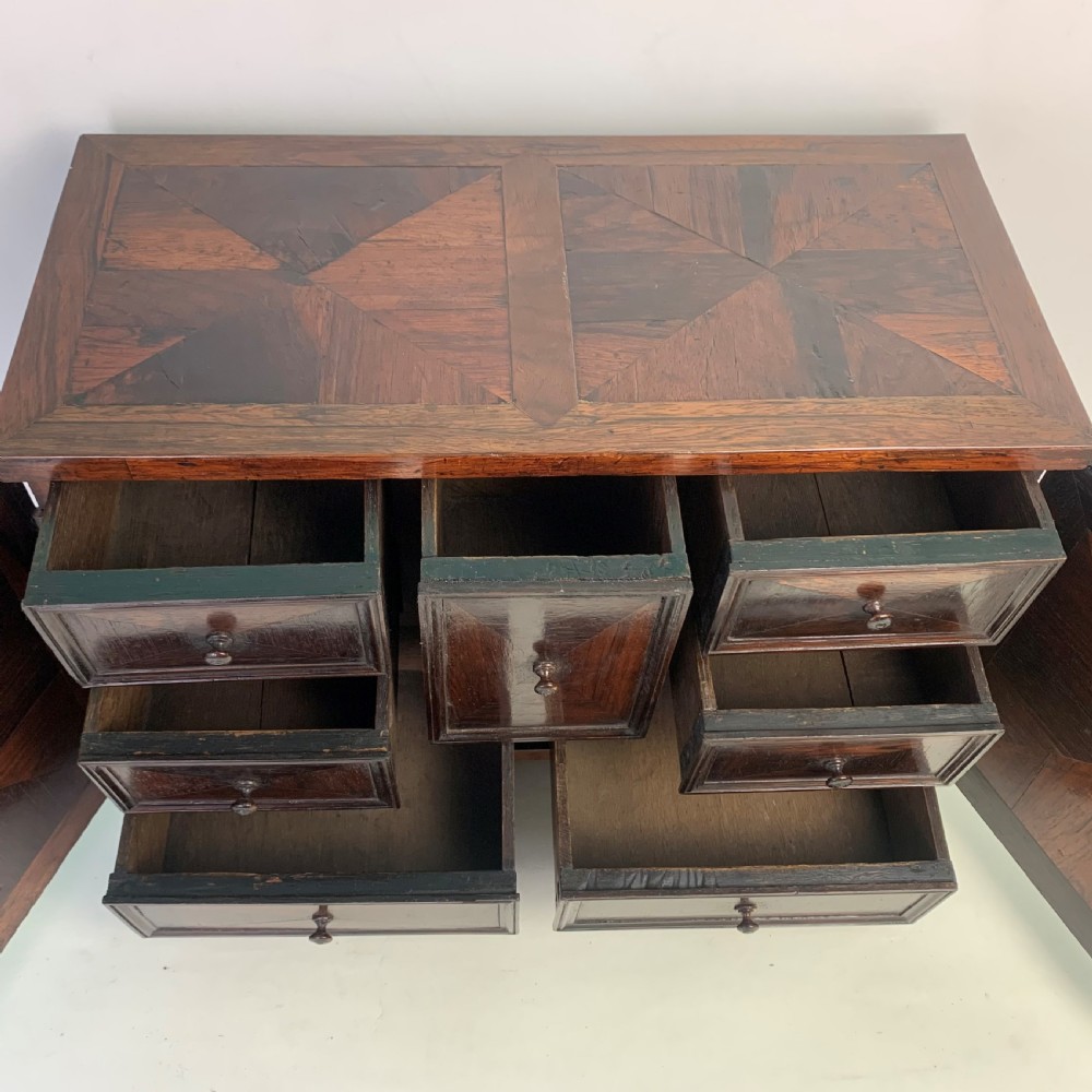 George I Rosewood Table/Spice cabintet View VII