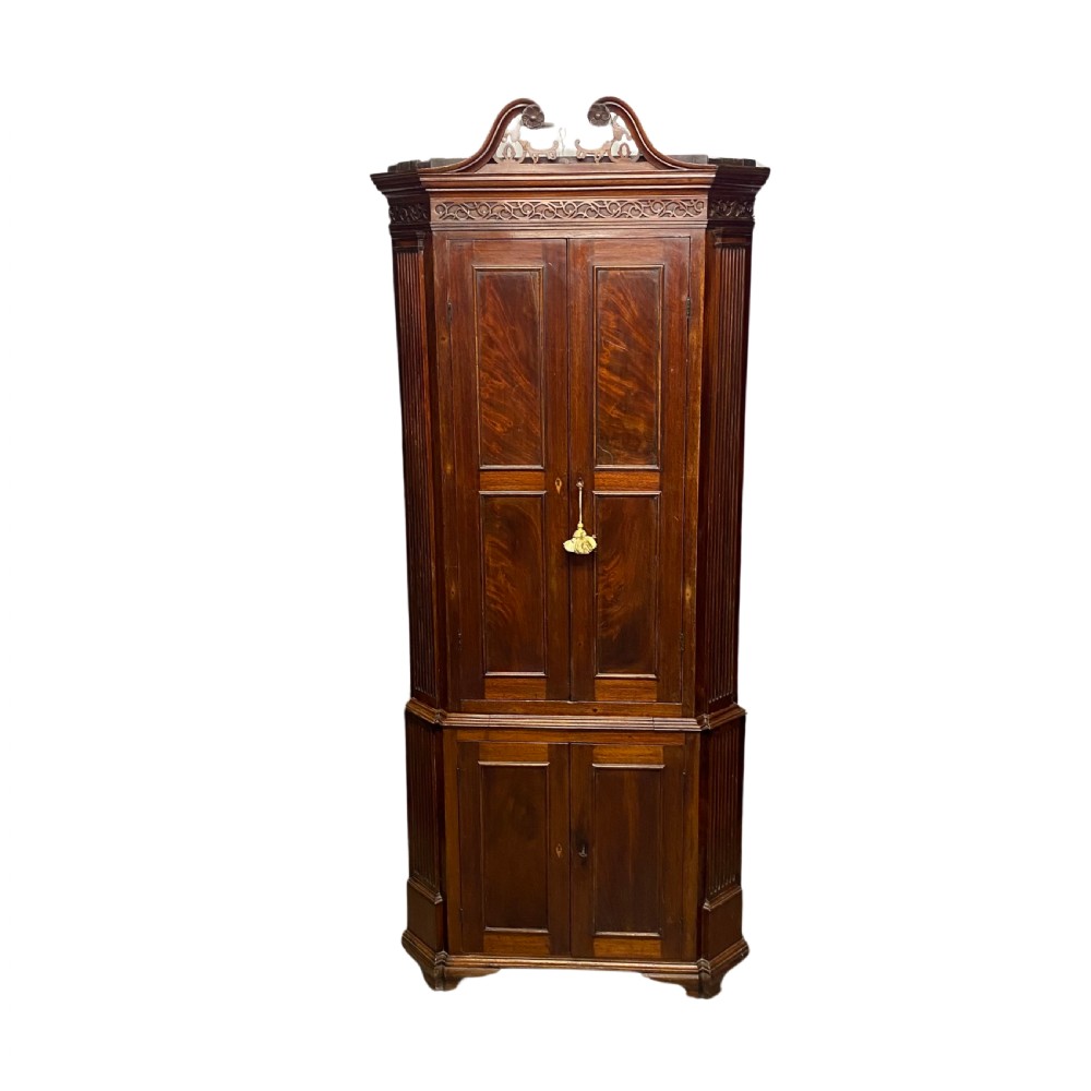 Fine Georgian mahogany standing double corner cupboard