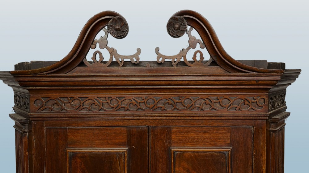 Fine Georgian mahogany standing double corner cupboard View V