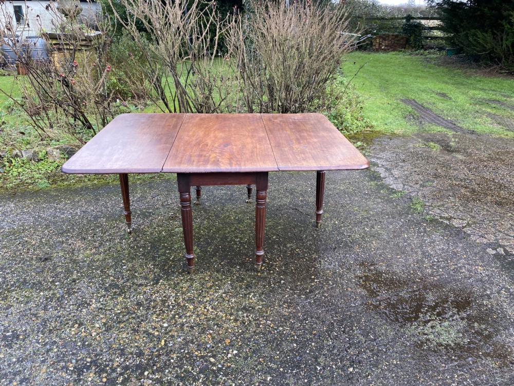 Georgian drop leaf mahogany table 