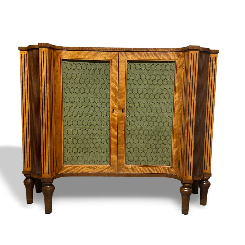 A Georgian satinwood side cabinet featuring two wire-mesh panelled doors lined with green fabric, flanked by fluted pilasters on turned legs.