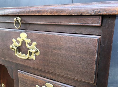 GEORGE III PERIOD MAHOGANY KNEEHOLE DESK WITH SLIDE - ADDITIONAL PHOTO 2