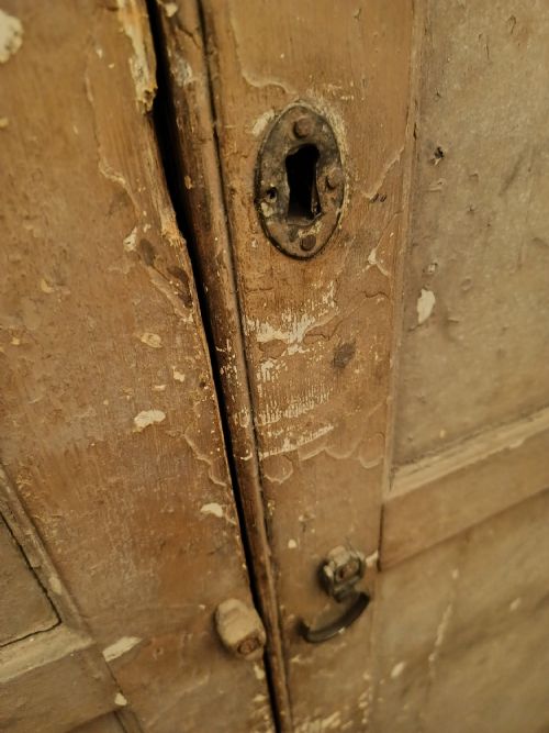 GEORGIAN PAINTED PINE HOUSEKEEPERS CUPBOARD - ADDITIONAL PHOTO 4