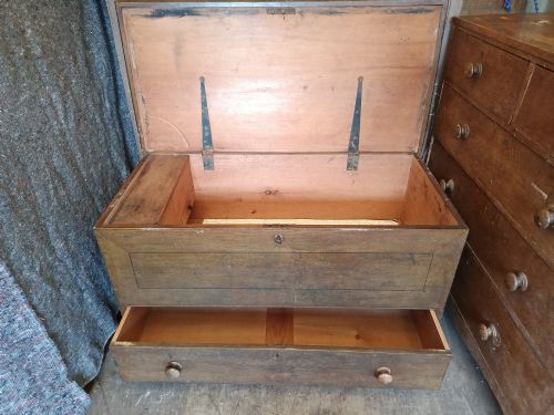 PAINTED PINE MULE CHEST EARLY 19TH CENTURY - ADDITIONAL PHOTO 6