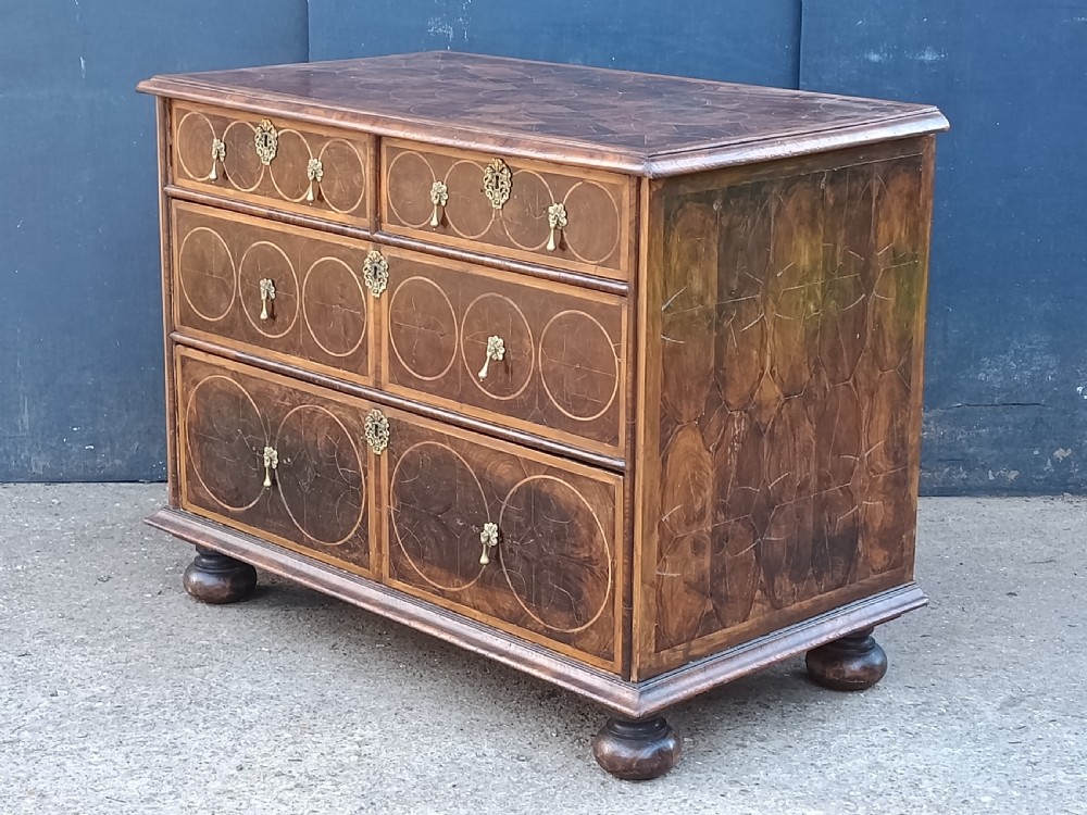Late 17th / early 18th century compact oyster chest  View III