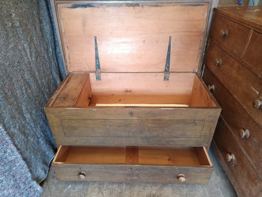 An early 19th-century painted pine mule chest featuring a top hinged coffer lid, a single lower drawer with two turned wooden knobs, and keyhole escutcheons. View VII