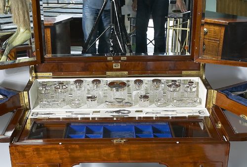 fig 1. AN EDWARDIAN ORMOLU-MOUNTED MAHOGANY ENCLOSED DRESSING TABLE