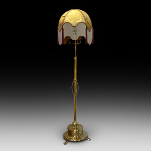 Late Victorian Brass Extending Standard Oil Lamp