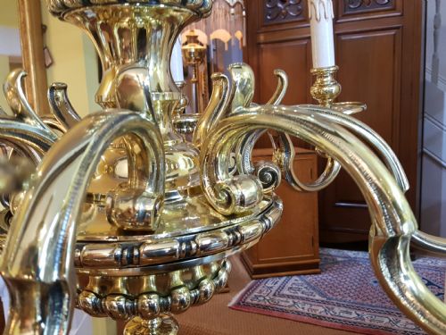 EARLY 20THC BRASS 8 SCROLL ARMED BRASS CHANDELIER - ADDITIONAL PHOTO 4