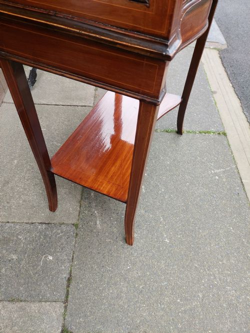 LATE VICTORIAN MAHOGANY SERPENTINE DISPLAY CABINET - ADDITIONAL PHOTO 4
