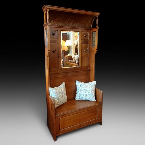 Late Victorian Walnut Hall Stand/settle