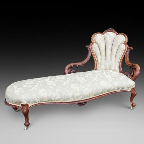 Victorian Walnut Framed Shell Backed Chaise Longue