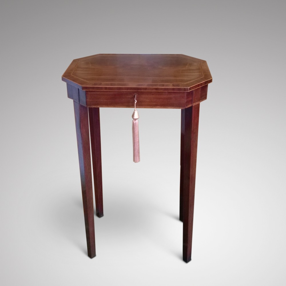 Georgian Mahogany Occasional Table