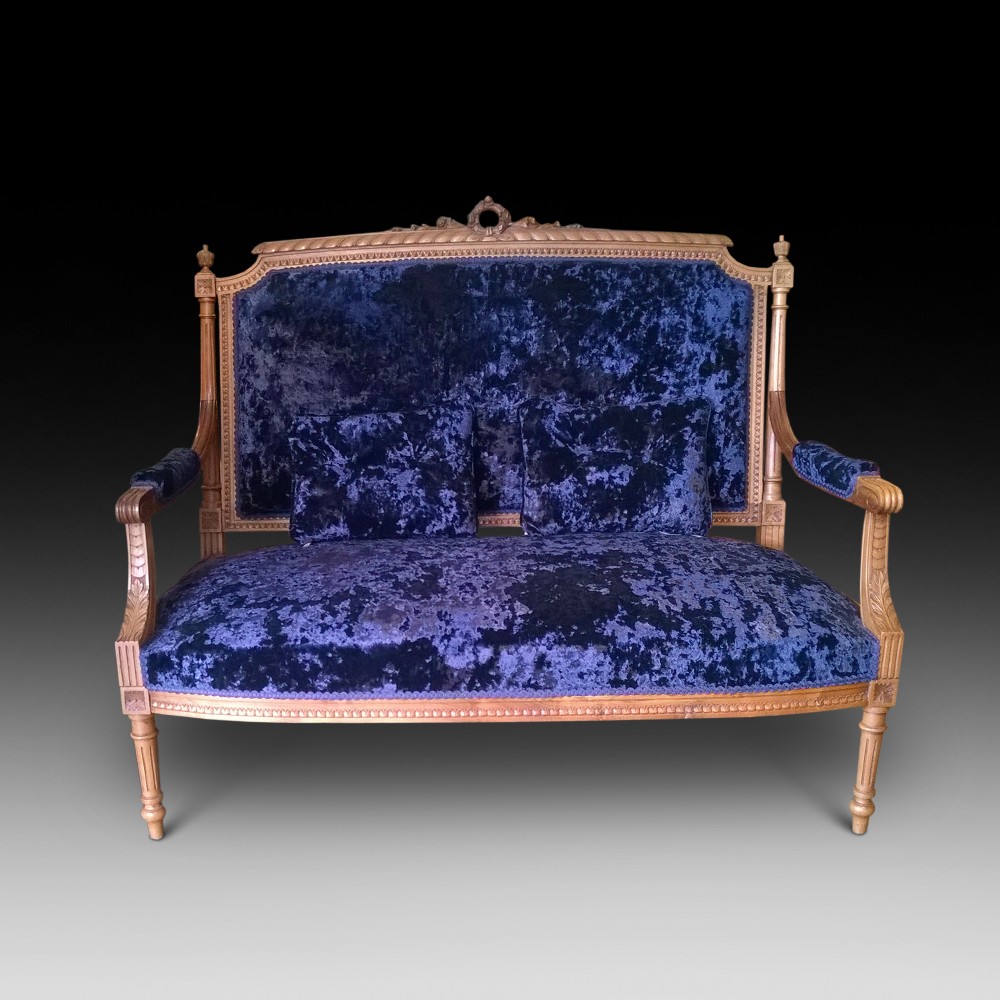 Early 20thC Continental Walnut Settee