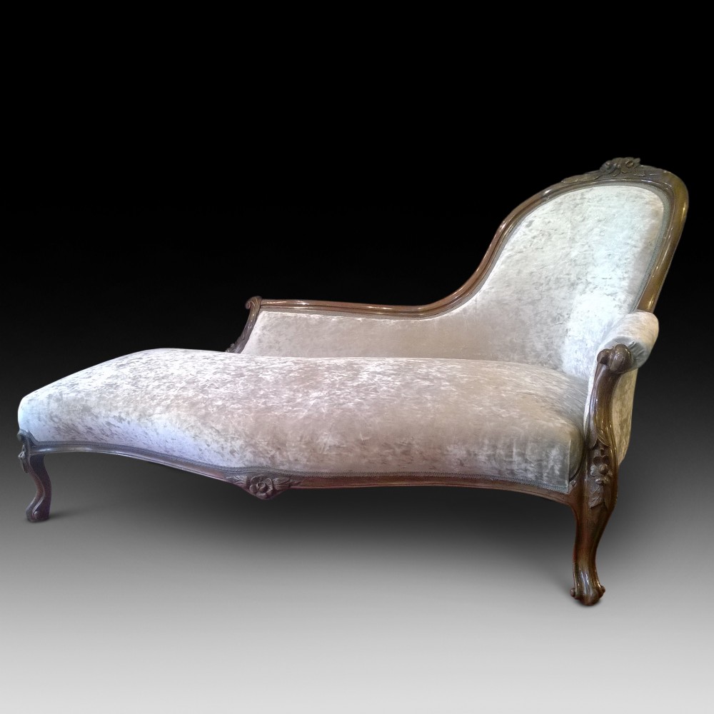 Victorian Walnut Chaise Longue