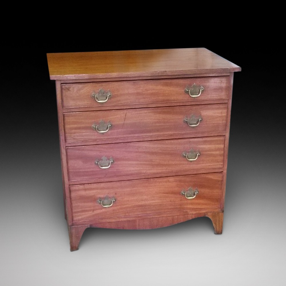 Early 19th century mahogany chest of drawers