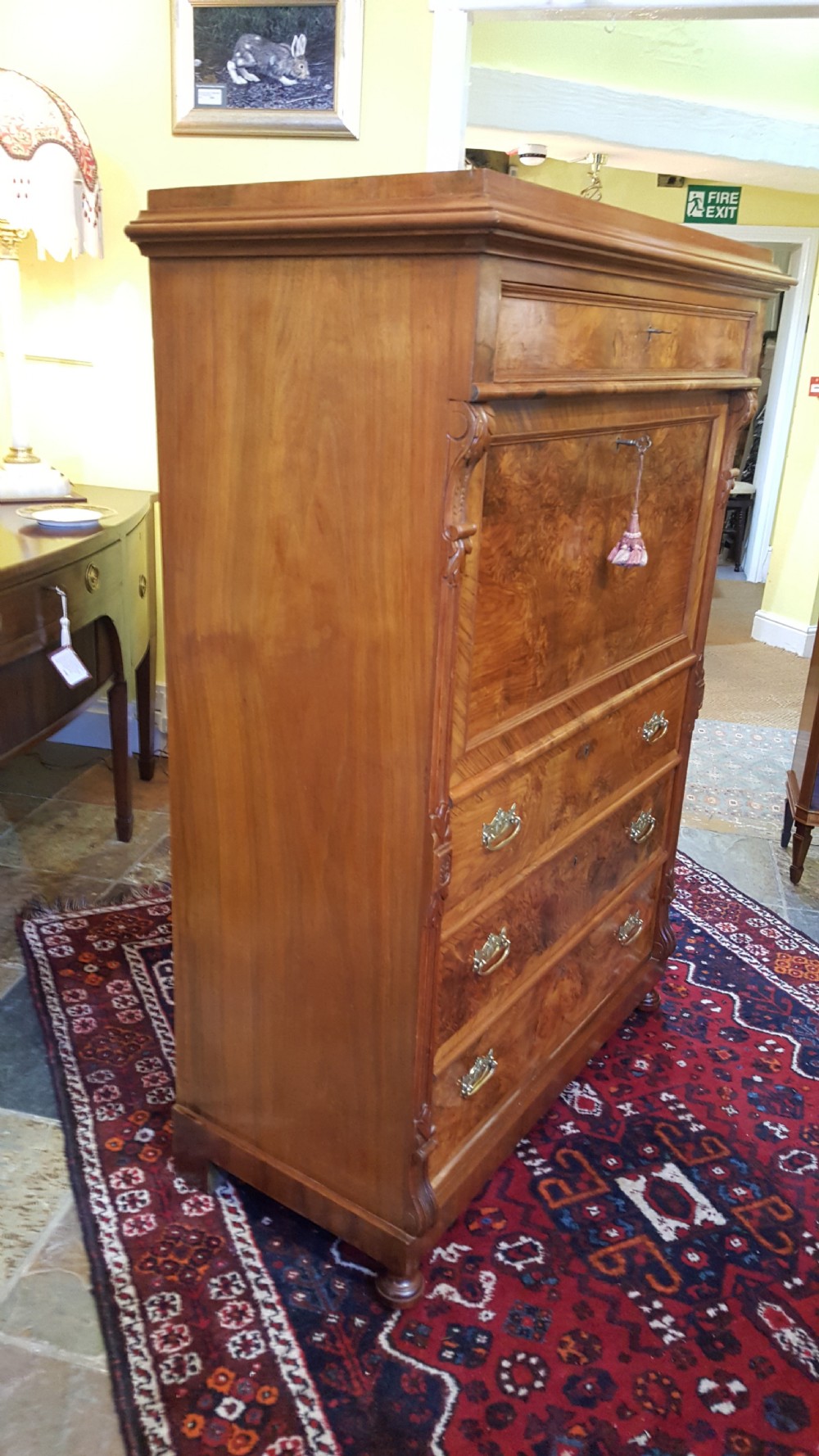 Scandinavian Burr Walnut Escoitaire View X