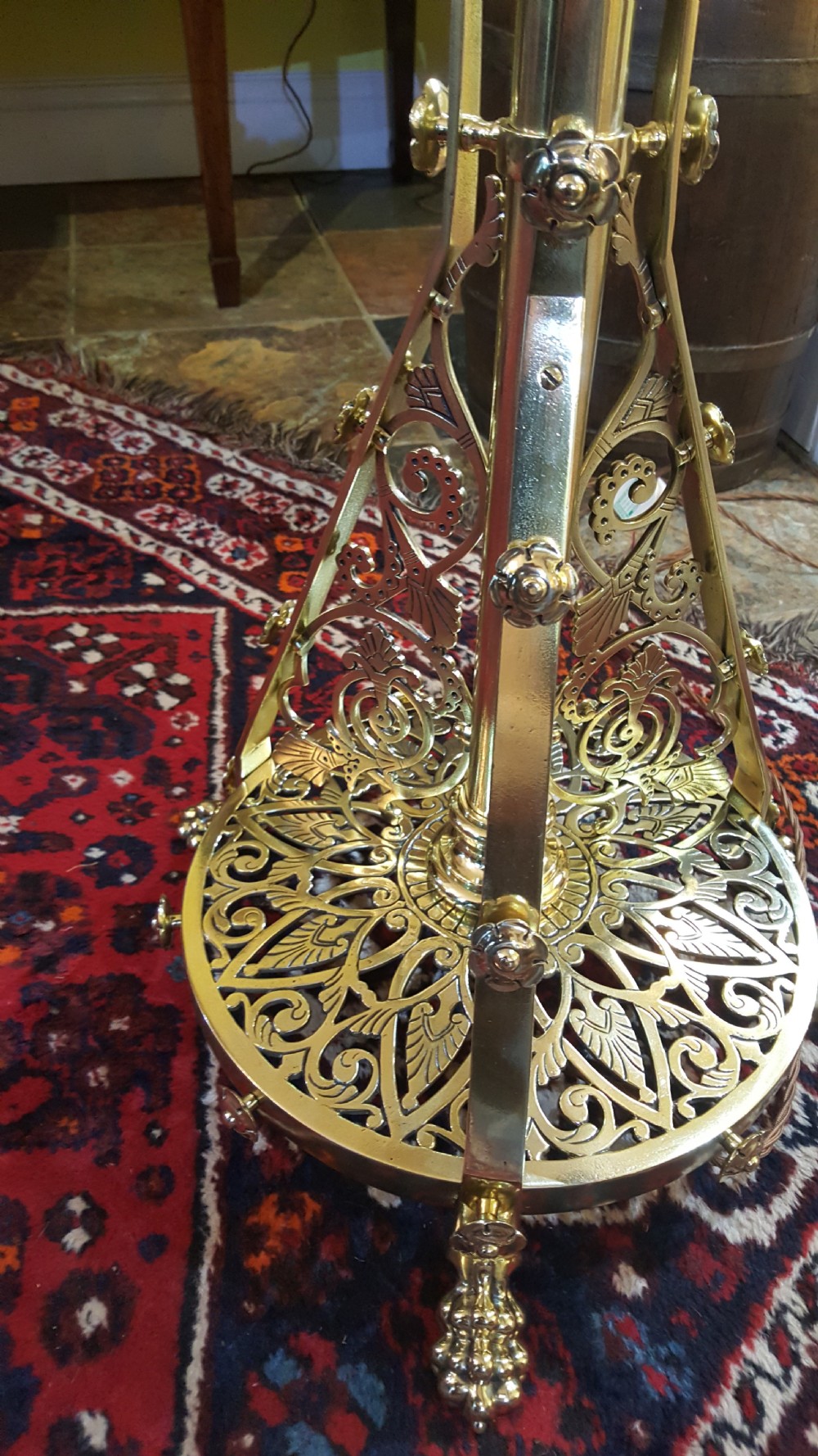 Aesthetic period brass standard lamp View IV