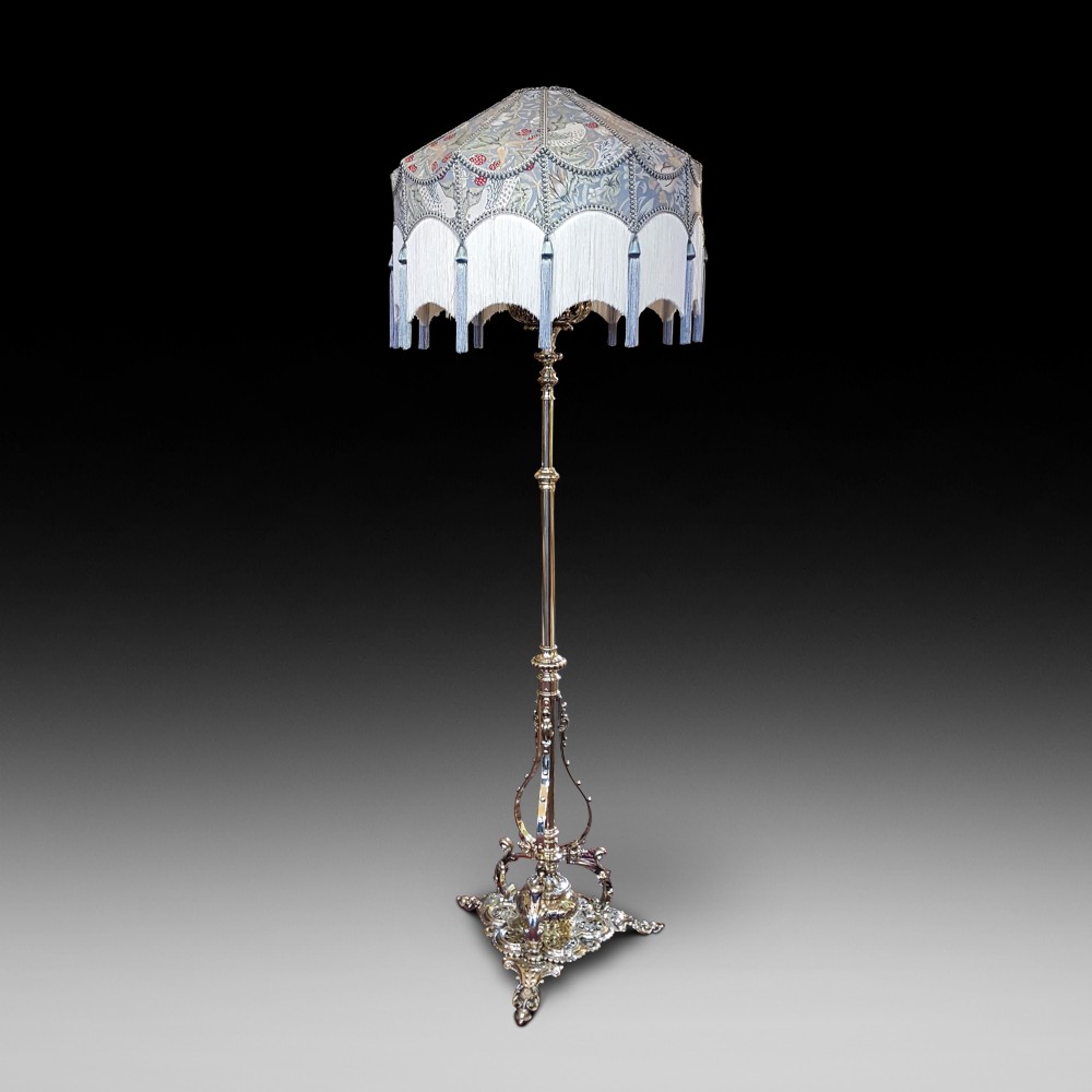 Victorian brass extending oil standard lamp