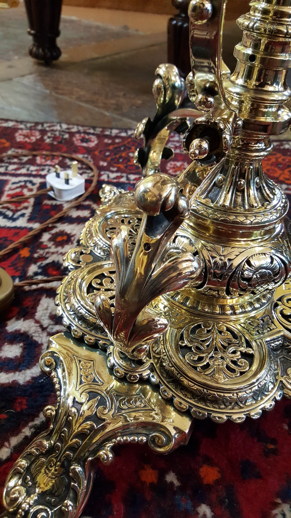 Victorian brass extending oil standard lamp View V