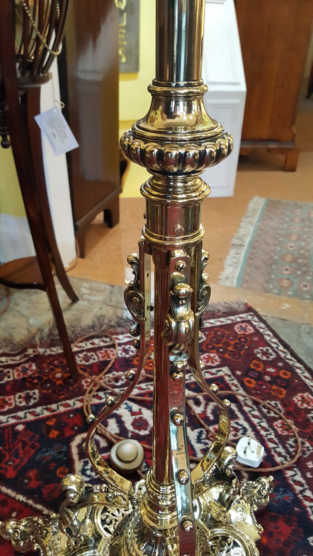 Victorian brass extending oil standard lamp View VI