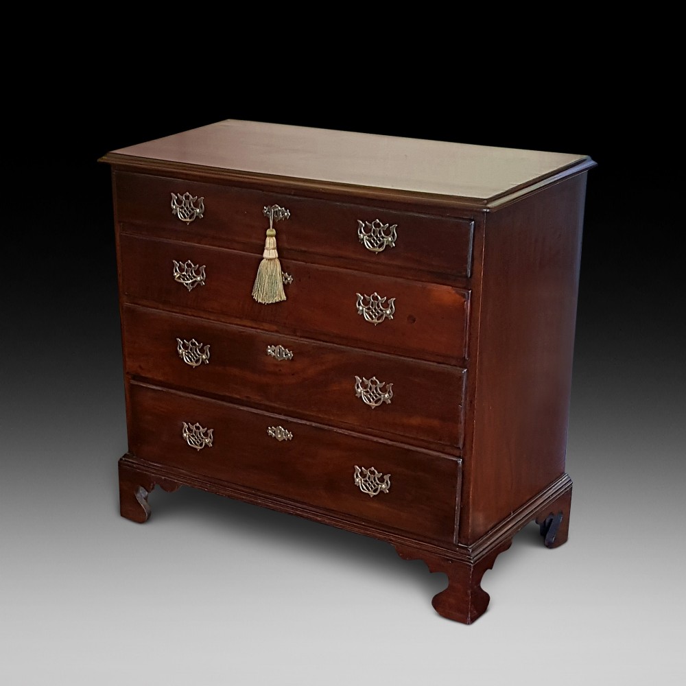  George III mahogany chest of drawers