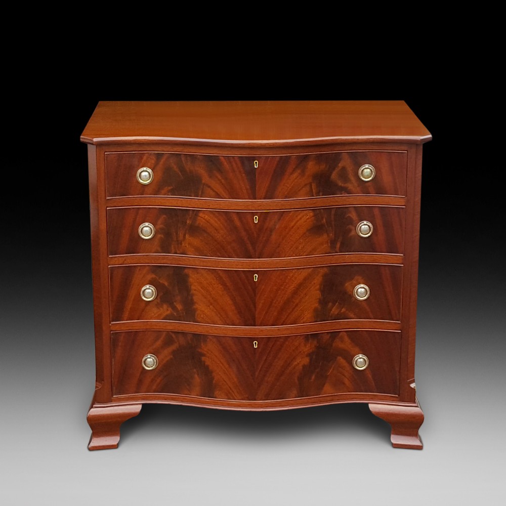 Early 20thC Mahogany Serpentine Chest of Drawers