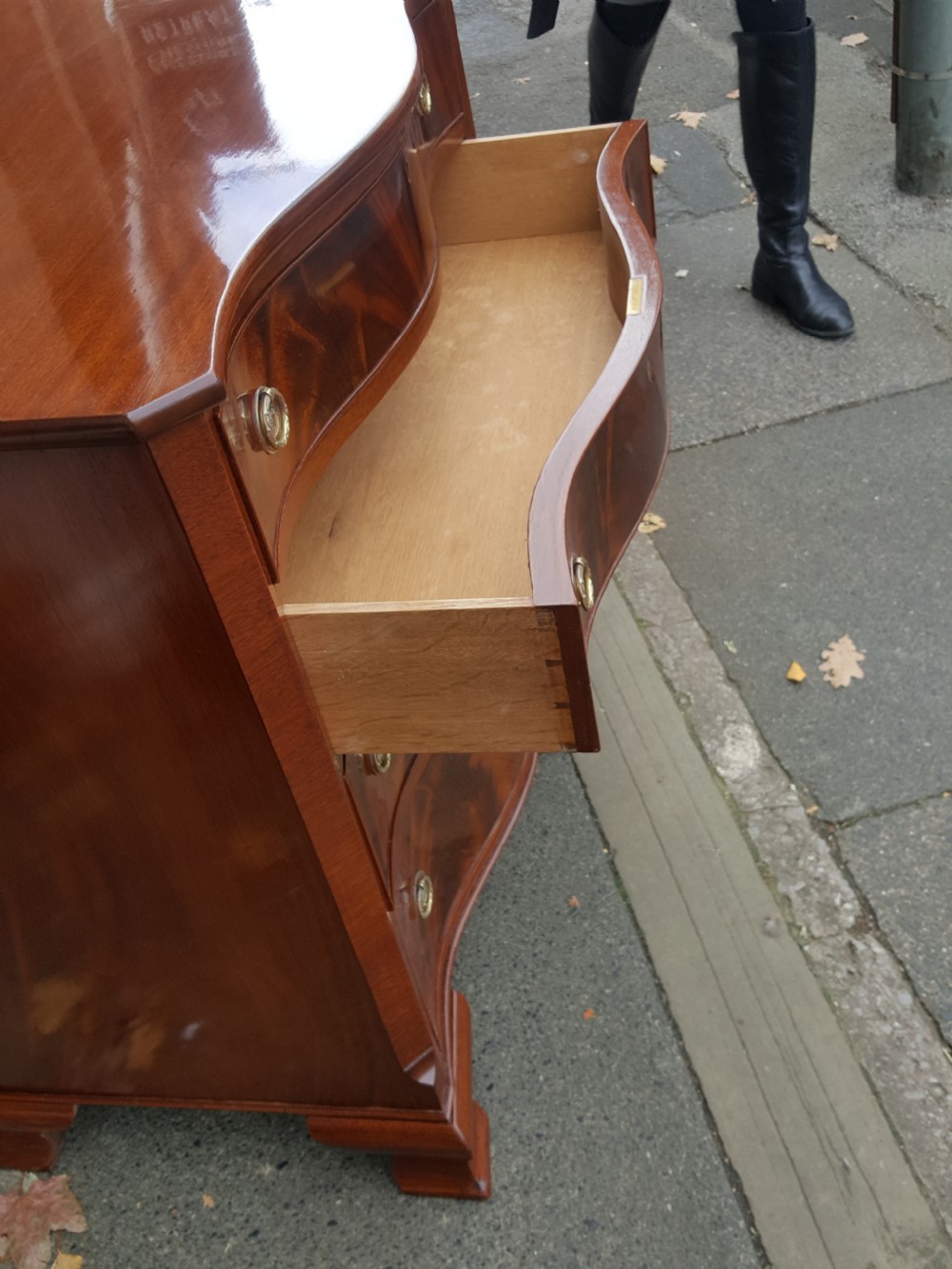 Early 20thC Mahogany Serpentine Chest of Drawers View V