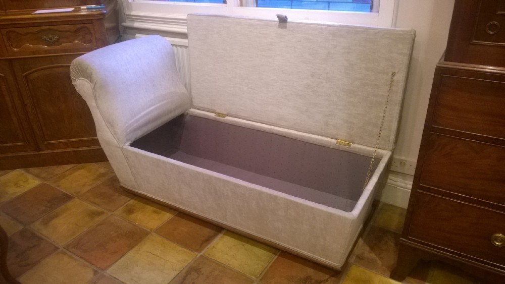 Victorian Ottoman Day Bed View IV