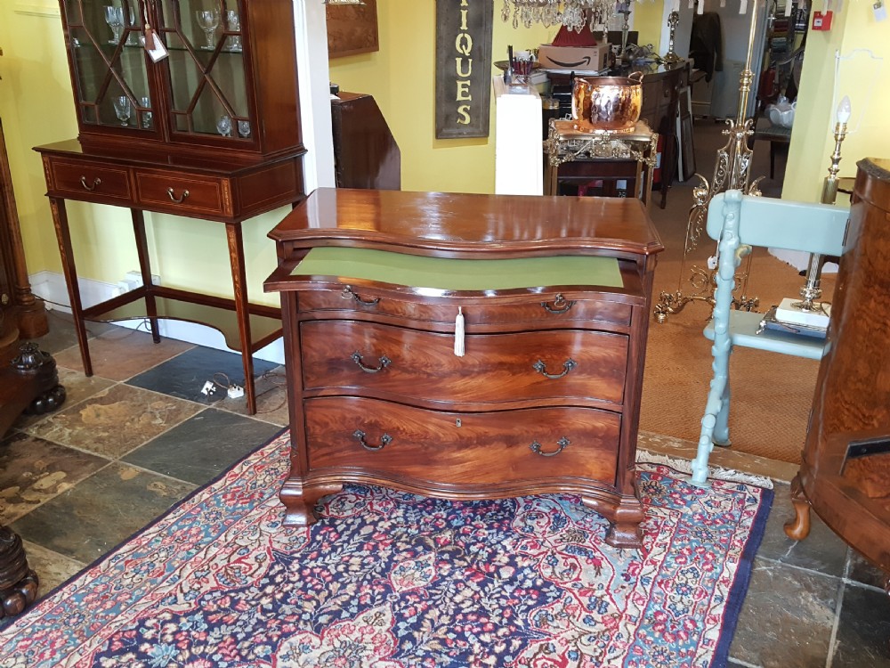 George III Mahogany Serpentine Chest of Drawers View VII