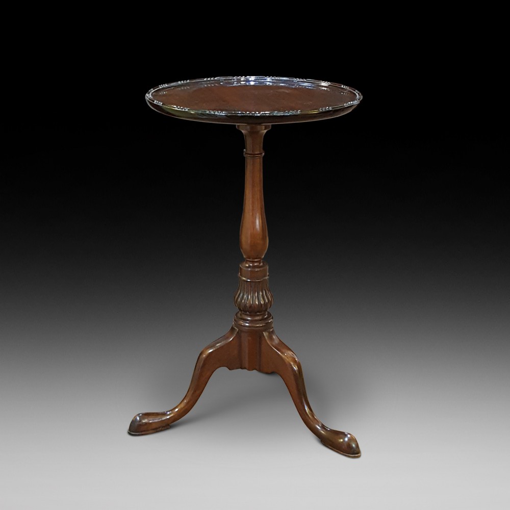 Early 20th Century mahogany lamp table
